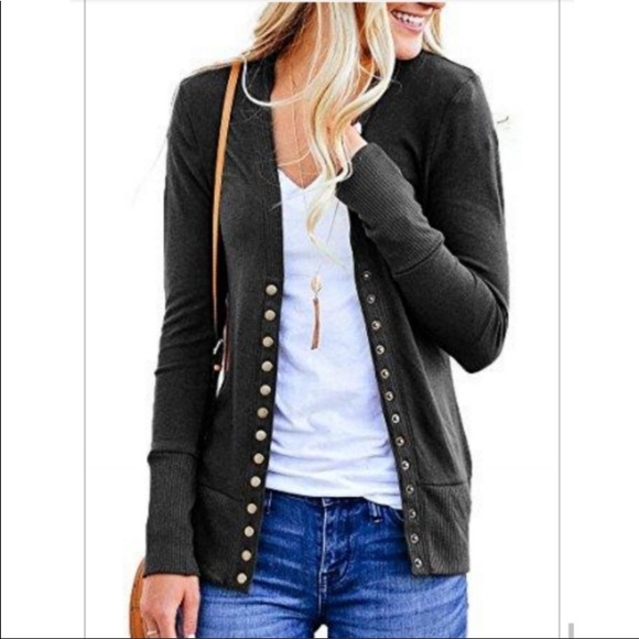 🤩HOST PICK 🎉🆕 Snap Front Cardigan true 2 size - Picture 4 of 9